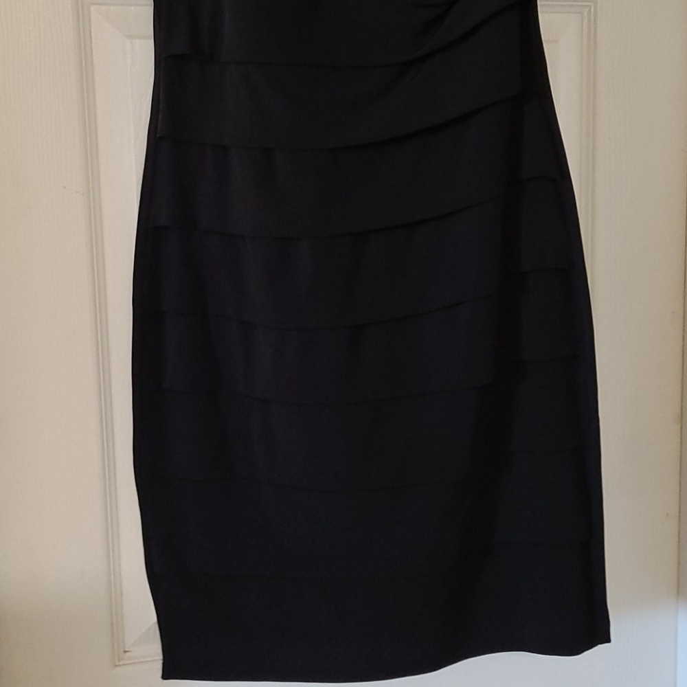 Dress - Picture 3 of 5